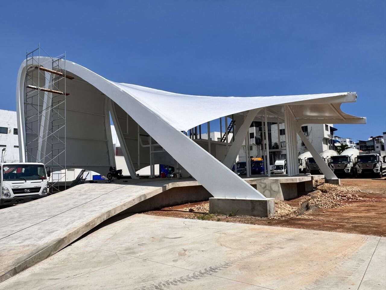 Estructura tensada sobre rampa